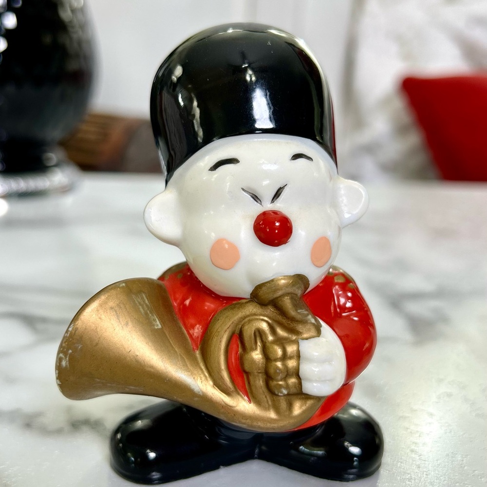 1991 G.O.T LTD. Ceramic Band Figurine